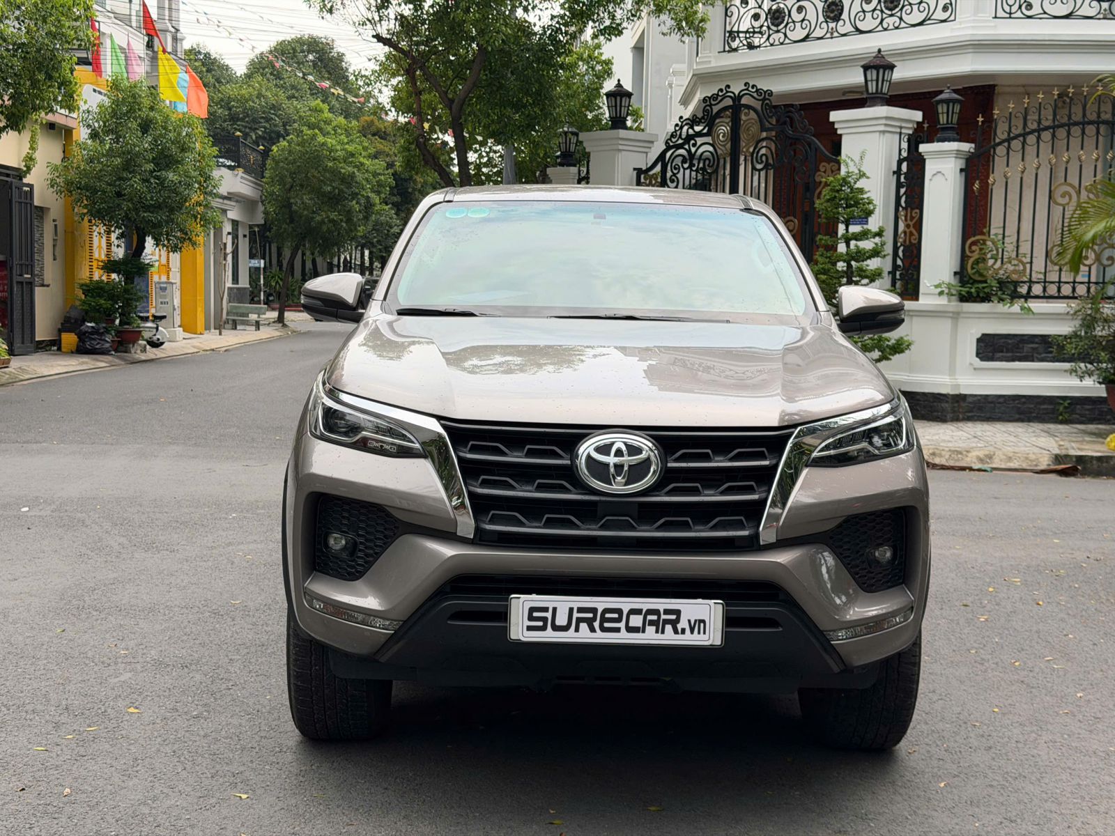 TOYOTA FORTUNER 2.4AT Diesel (4x2) - 1 chủ từ đầu, full lịch sử hãng, lốp sơ cua chưa hạ (ĐANG BÁN)