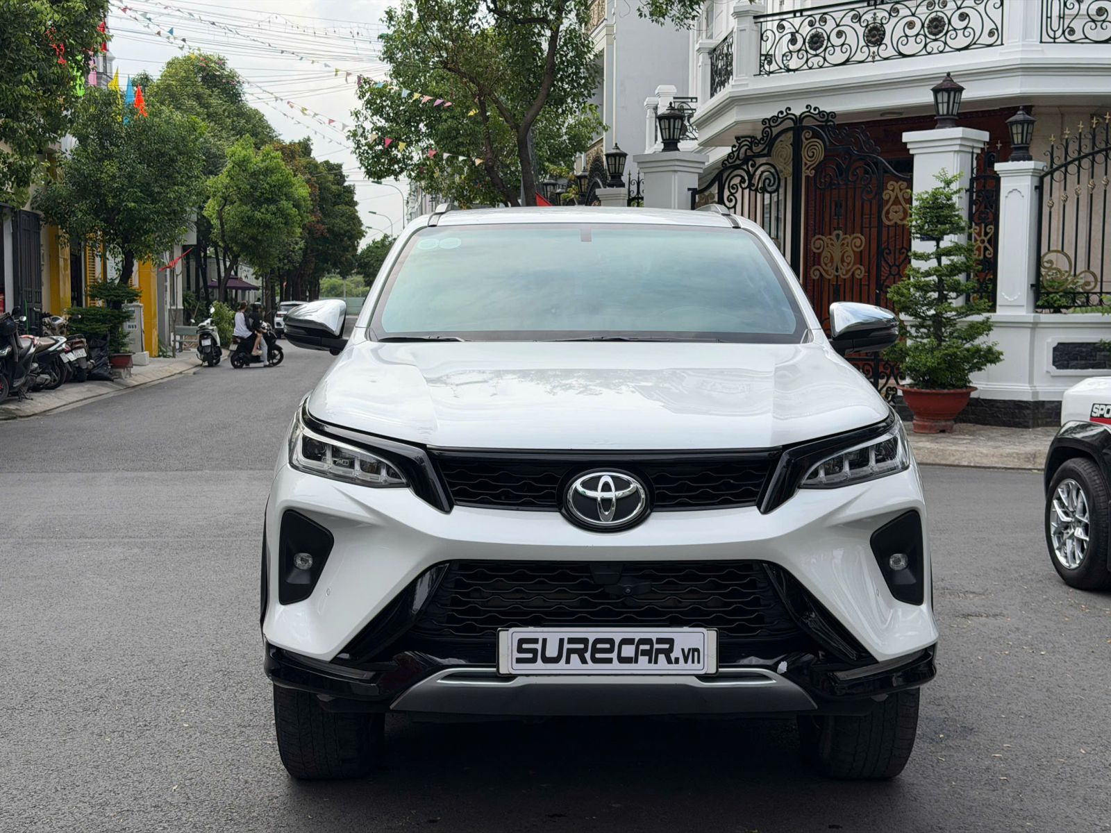 TOYOTA FORTUNER LEGENDER 2.4AT DIESEL (4x2)  (ĐANG BÁN)