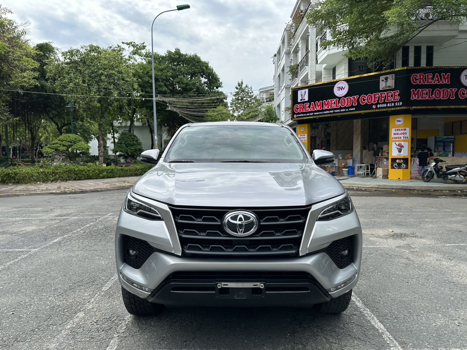 TOYOTA FORTUNER 2.4G MT DIESEL 2022 MÀU BẠC (ĐÃ BÁN)
